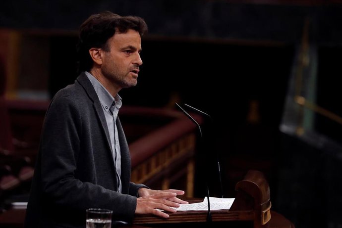 El presidente del grupo parlamentario de Unidas Podemos-En Comú-Galicia en Común, Jaume Asens, durante su intervención en el pleno del Congreso este miércoles donde se autorizará otra prórroga del estado de alarma solicitada por el Gobierno. En Madrid, 
