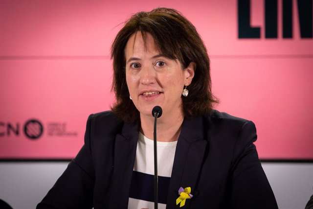 La presidenta de l'Assemblea Nacional Catalan (ANC), Elisenda Paluzie, ofereix declaracions als mitjans de comunicació tra la victòria dels independentistes en les eleccions a la Cambra de Comerç.
