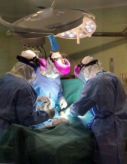 Intervención quirúrgica en el hospital de Valme de Sevilla.