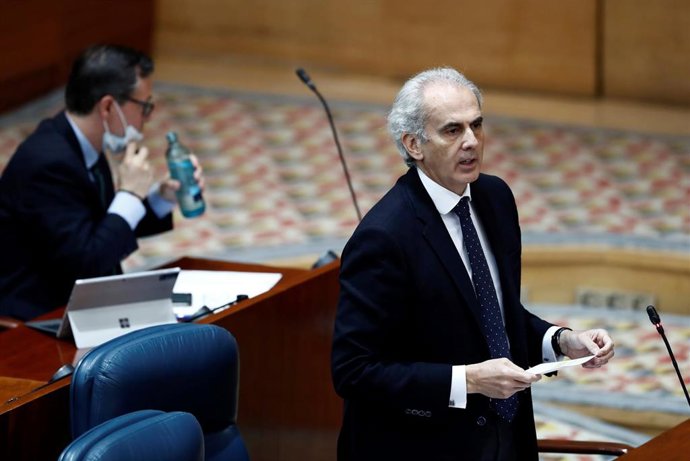 El consejero de Sanidad, Enrique Ruiz Escudero, durante su intervención en la sesión de control al ejecutivo regional en la Asamblea de Madrid