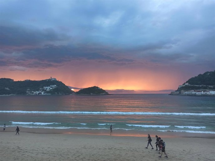 La playa donostiarra de La Concha durante la desescalada.