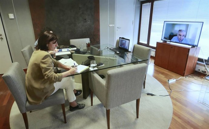 La conselleira de Medio Ambiente, Ángeles Vázquez, se reúne con el presidente de los Colexios Veterinarios de Galicia