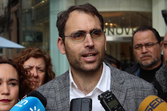 El portavoz de Adelante Andalucía y coordinador de IU Andalucía, Toni Valero, en una foto de archivo.