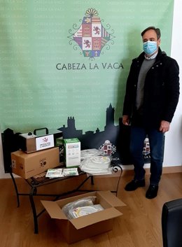 Entrega de material de la Diputación de Badajoz al Ayuntamiento de Cabeza la Vaca.