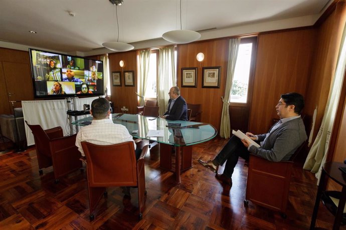 El presidente del Cabildo de Tenerife, Pedro Martín, en una reunión telemática con alcaldes del norte para analizar las obras del talud de la TF-5 en Los Realejos