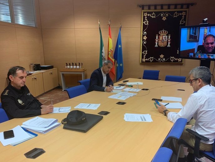 Reunión del subdelegado del Gobierno de España en Cádiz, José Pacheco, con los responsables de las Fuerzas y Cuerpos de Seguridad