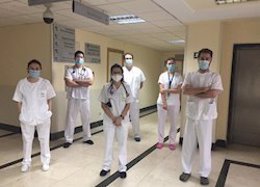 Imagen de personal sanitario con mascarillas en un centro hospitalario andaluz. 