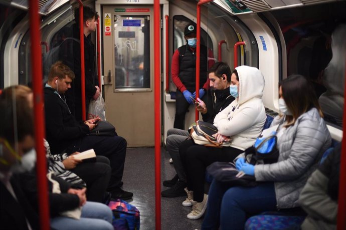 Pasajeros en el metro de Londres