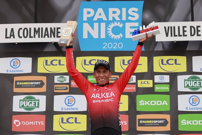 El ciclista colombiano Nairo Quintana celebra la victoria en la última etapa de la Paris Niza 2020 con el equipo Arkéa