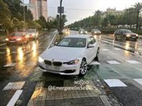 Herido un conductor que triplicaba la tasa de alcohol tras embestir a un turismo en Sevilla