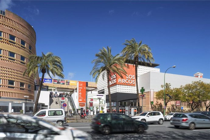 El centro comercial Los Arcos, en Sevilla, prepara sus instalaciones para reabrir el lunes 25 de mayo
