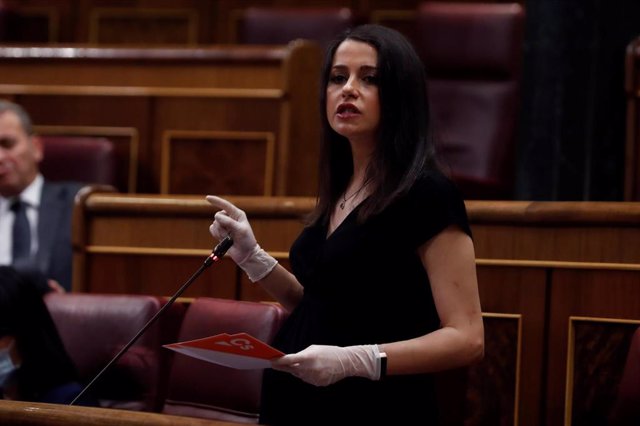 La portavoz de Ciudadanos, Inés Arrimadas, interviene en el pleno del Congreso este miércoles donde se autorizará otra prórroga del estado de alarma solicitada por el Gobierno. En Madrid, (España), a 6 de mayo de 2020.