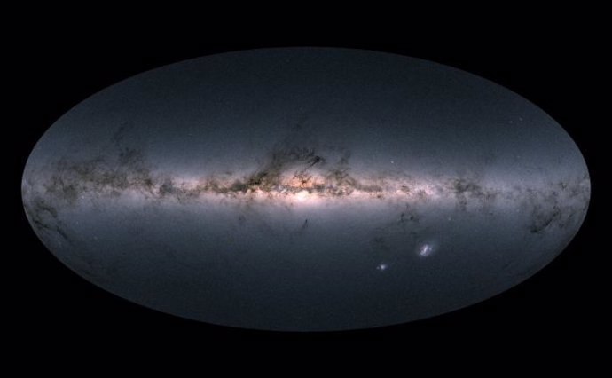 Explicación al origen del par de colosales burbujas en el centro galáctico