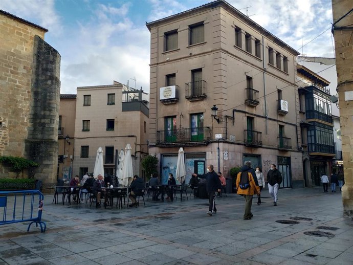 Una de las pocas terrazas que, de momento, se han instalado en Cáceres