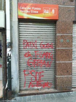 Pintadas en la sede del PSE de Algorta