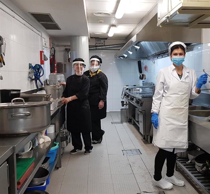 CaixaBank y la Fundación 'la Caixa' aportan 12.000 euros al comedor social del Carmen de Zaragoza.