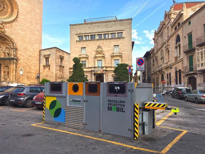 Emaya recupera el horario habitual de la recogida selectiva móvil de residudos en el centro histórico de Palma.