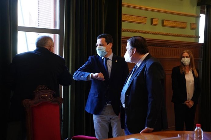 Juanma Moreno, en un encuentro con empresarios en el Ayuntamiento de Motril