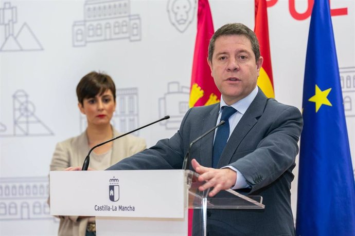 El presidente de Castilla-La Mancha, Emiliano García-Page, durante su visita a Puertollano