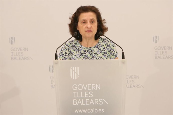 La consellera de Servicios Sociales, Fina Santiago, en rueda de prensa tras el Consell de Govern.