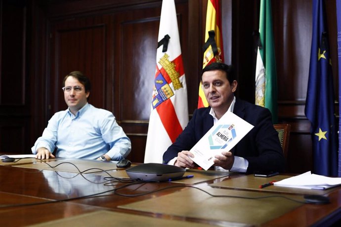 García y Giménez exponen el Plan Almería