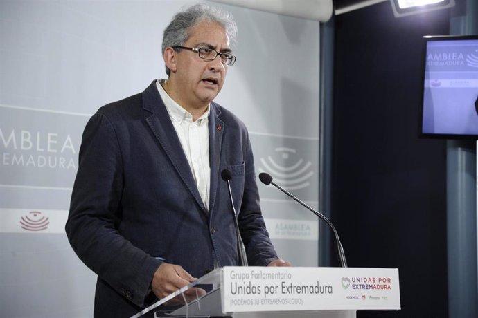 El diputado Joaquín Macías, en rueda de prensa