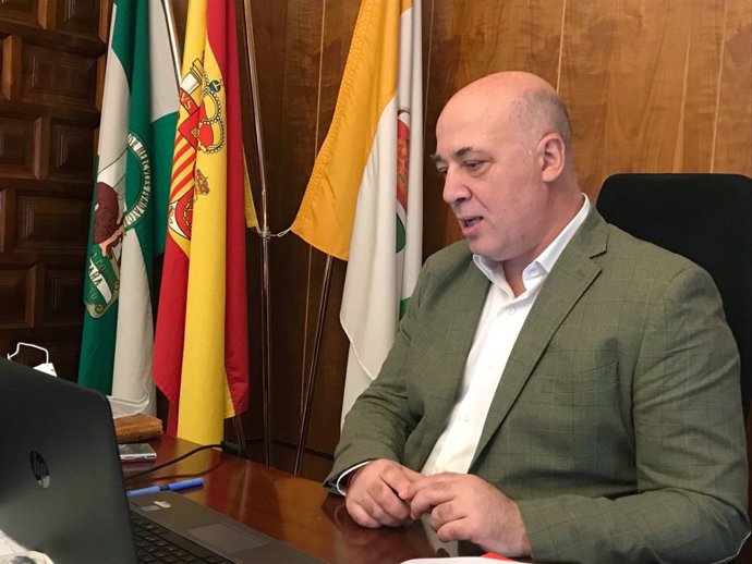 El presidente de la Diputación de Córdoba, Antonio Ruiz, durante su encuentro virtual con representantes de los GDR