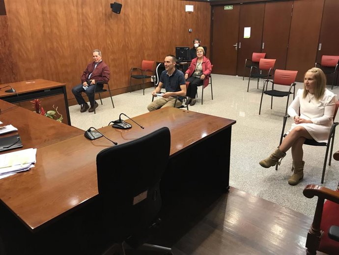 El Registro Civil de Pamplona reanuda la celebración de bodas. En la imagen, una de las bodas celebrada este viernes.