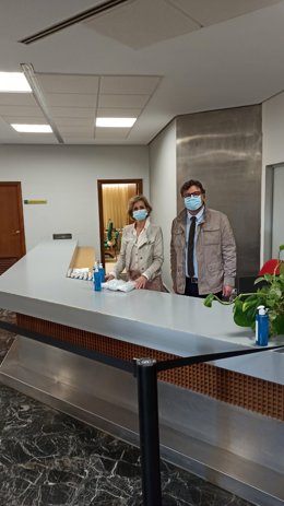 Troncoso en uno de los centros escolares en los que se ha repartido el material