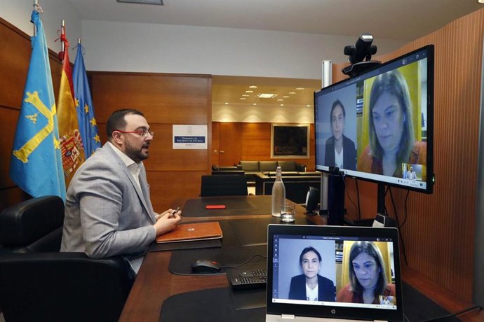 Reunión telemática del presidente del Principado y secretario general de la FSA-PSOE, Adrián Barbón, con la secretaria de Organización de la FSA-PSOE, Gimena Llamedo, y la portavoz del Grupo Socialista en la Junta General, Dolores Carcedo.