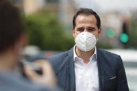 Aguado espeta que la decisión del Gobierno ha sido "política": "Están condenando a miles de madrileños a la ruina"