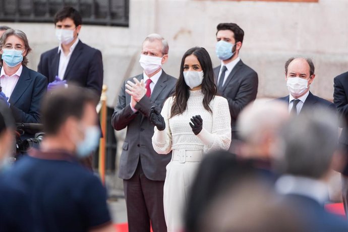 Begoña Villacis, Vicealcaldesa de Madrid, durante el acto de homenaje a los héroes del coronavirus celebrado en la Puerta del Sol en el día de la Comunidad de Madrid durante a Pandemia Covid-19. En Madrid, España, a 2 de mayo de 2020.