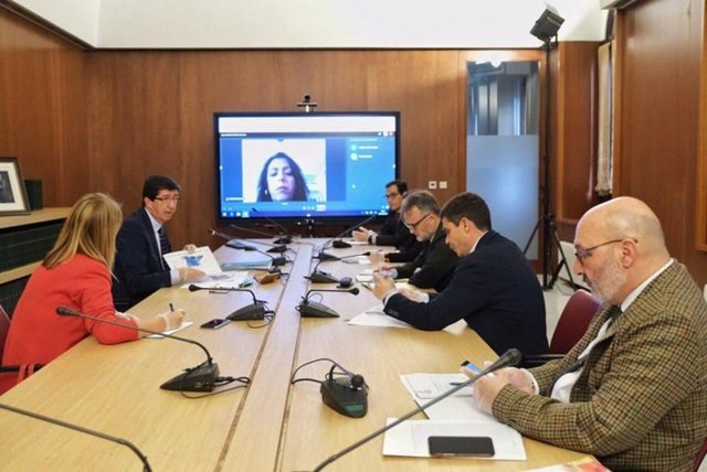 Reunión días atrás del vicepresidente de la Junta, Juan Marín, con los portavoces parlamentarios y la presidenta del Parlamento, Marta Bosquet. Imagen de archivo.