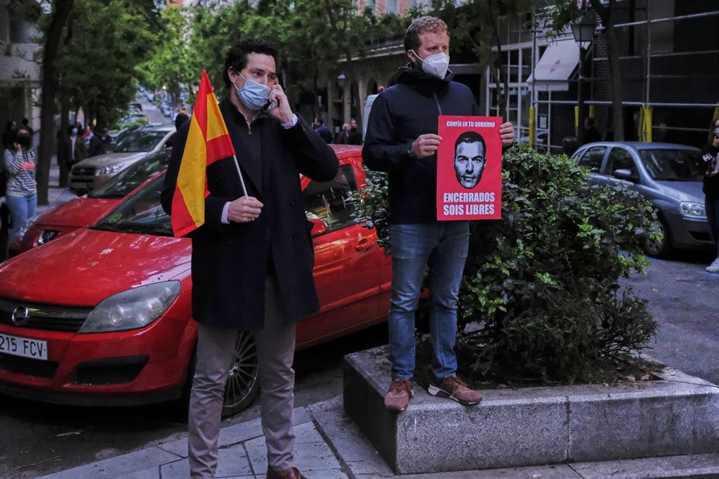 La protesta en Madrid contra el Gobierno continúa aunque sin aglomeración de personas por la dispersión de la policía 1