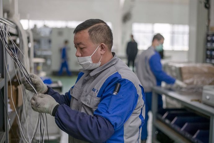 Coronavirus.- China confirma ocho nuevos casos de coronavirus, dos de ellos de t
