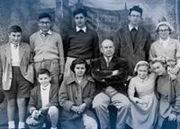 Letras Galegas.- 'Don Ricardo', el maestro serio que mostró la vida y la alegría a decenas de niños en el Franquismo