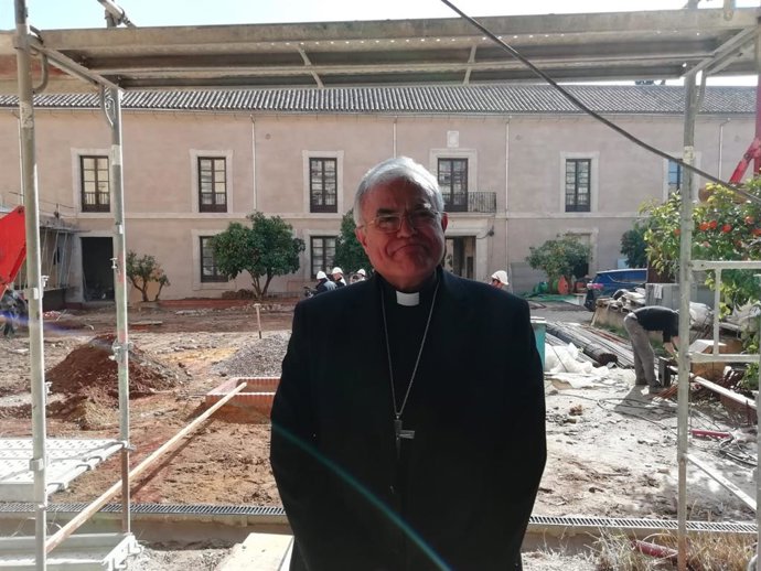 Demetrio Fernández, ante las obras en el Palacio Episcopal, en una imagen de archivo.