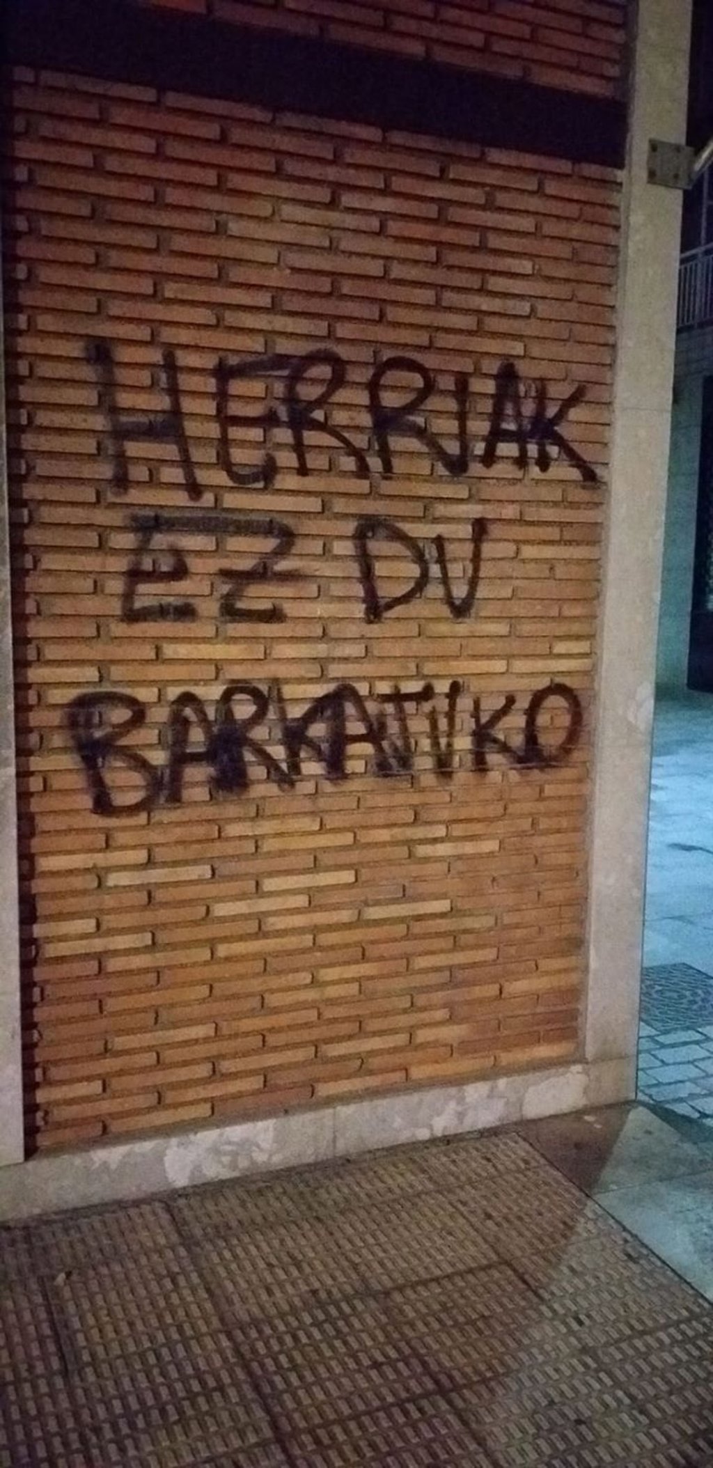 PNV denuncia otra pintada en una sede en Portugalete y pide a "todos" los partidos que rechacen "acciones mafiosas" 1