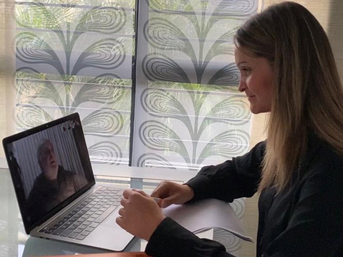 La diputada provincial de Ciudadanos, María Ponce, durante la reunión con Manuel Infante Escudero