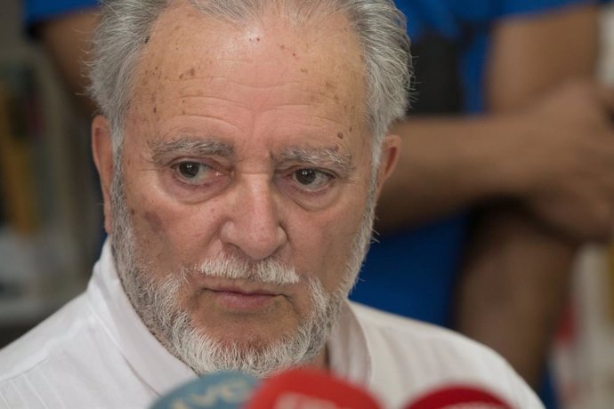 Fallece Julio Anguita a los 78 años una semana después de sufrir una parada card