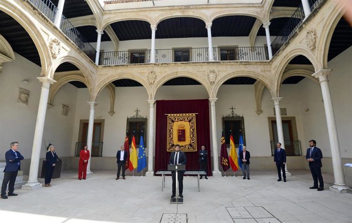 Un momento de la firma del Pacto Social