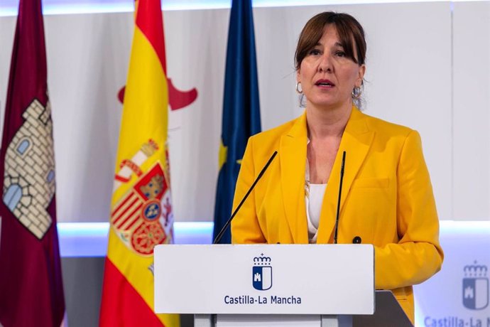 La consejera de Igualdad y portavoz del Gobierno de C-LM, Blanca Fernández, en rueda de prensa