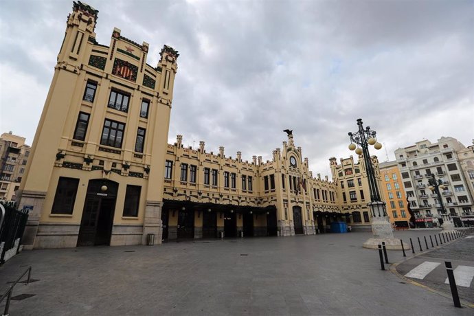 La Estación del Norte de Valencia aparece vacía al inicio de la segunda semana del estado de alarma, en Valencia / Comunidad Valenciana (España), a 23 de marzo de 2020.