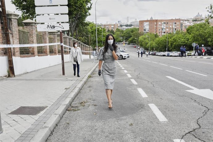 La vicealcaldesa de Madrid, Begoña Villacís, en el Paseo de la Ermita en un San Isidro.