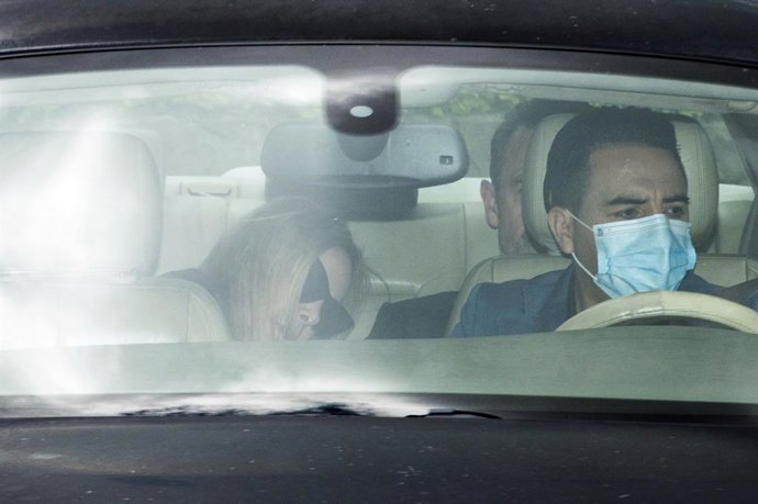 Ana Obregón regresa a su hogar tras dar el último adiós a su hijo Álex Lequio