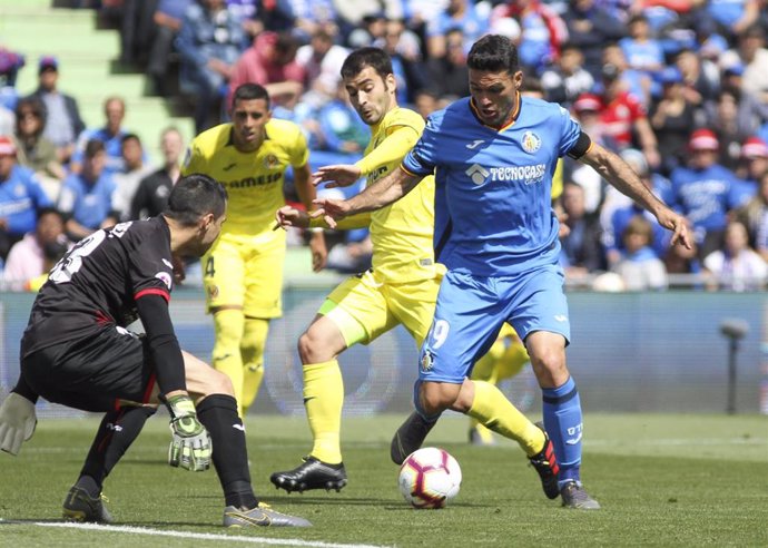 Jorge Molina, en acción, durante el Getafe-Villarreal de la temporada pasada