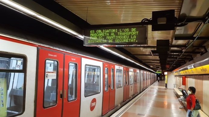 La estación de Verdaguer de la L4 del Metro de Barcelona durante el estado de alarma por el coronavirus