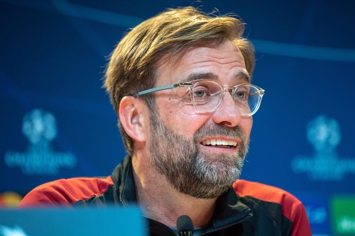 Fútbol.- Klopp: "Tenemos que acostumbranos a los estadios vacíos, todos comenzam