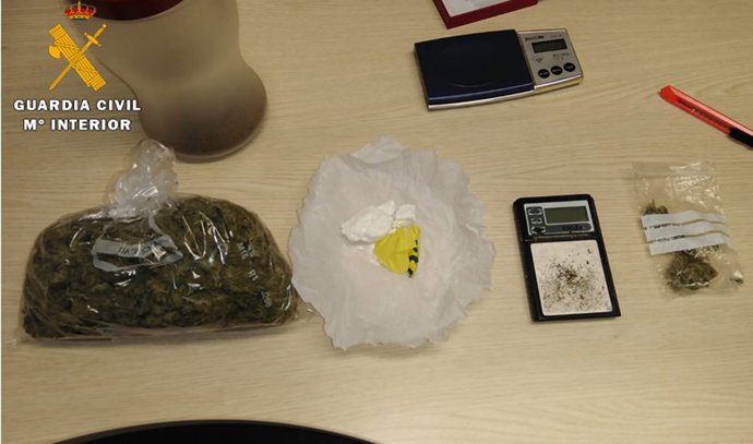 Nota De Prensa La Guardia Civil Clausura Piso Venta Cocaina En Castro