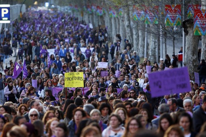 8-M. Miles de personas acuden a la marcha por el Día Internacional de la Mujer en Málaga, (Andalucía, España), a 08 de marzo de 2020.